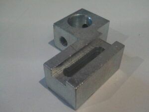 Bracket saw blade guide left