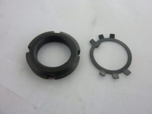 Crown nut incl. locking plates