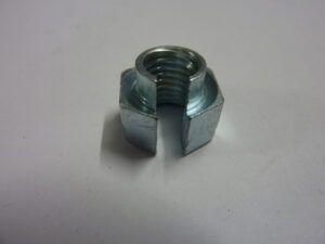 Adjusting screw throttle cable