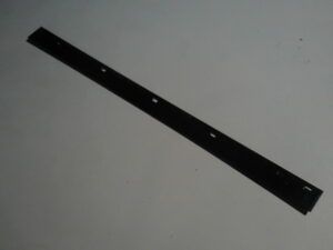 Scraper bar f snow blower