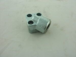 Hose connector hydraulic pump