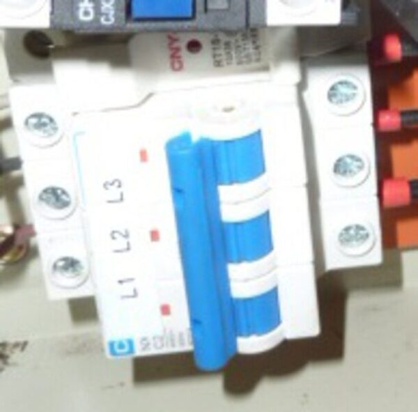 Relay (circuit breaker)